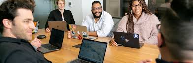 Pessoas trabalhando em equipe